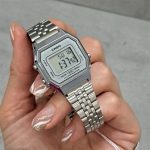 Retro digitalni sat srebreni zenski CASIO