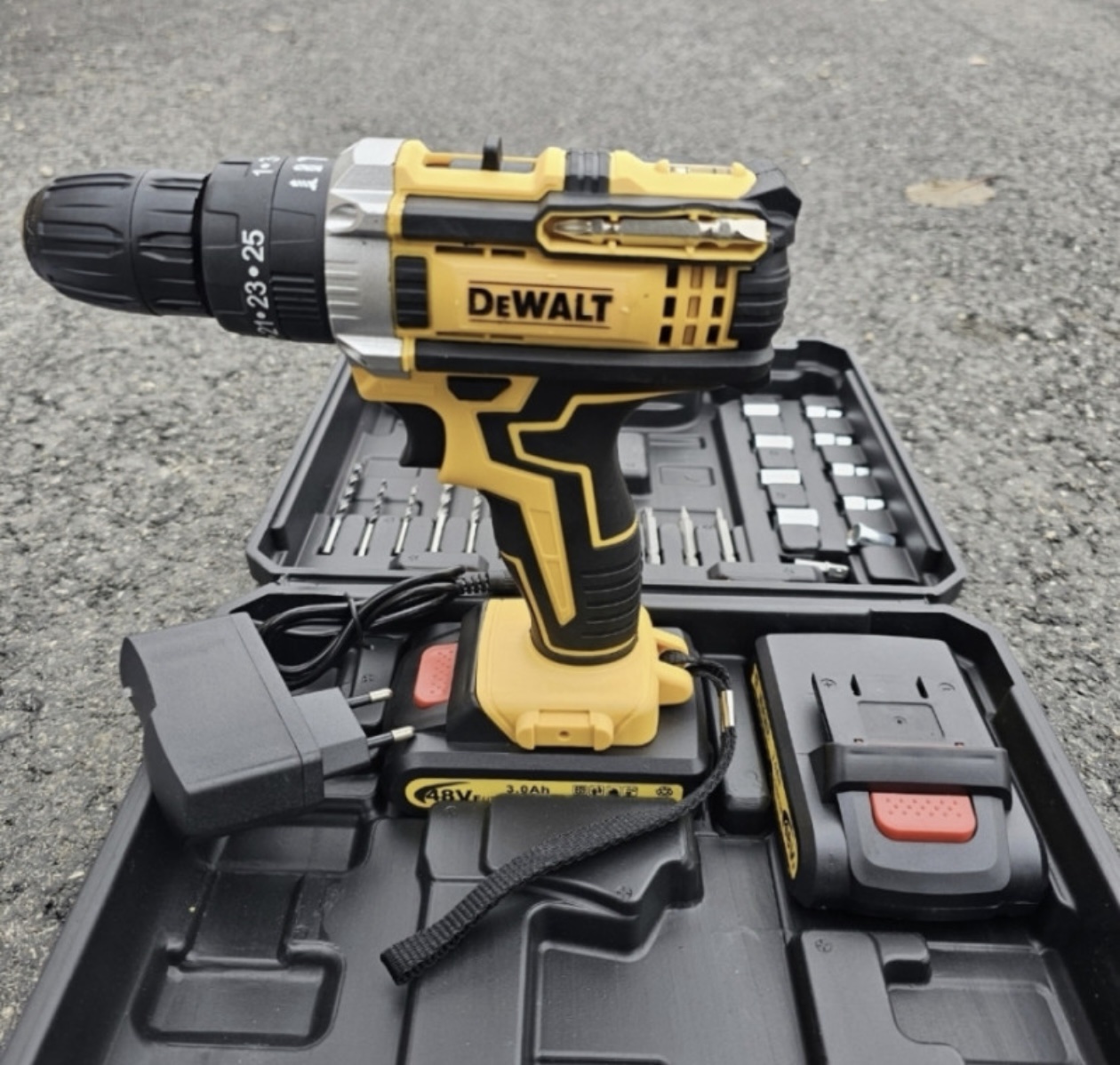 AKU udarna bušilica DeWalt 48V + 2 baterije i kofer